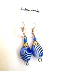 3/$21 Blue earrings